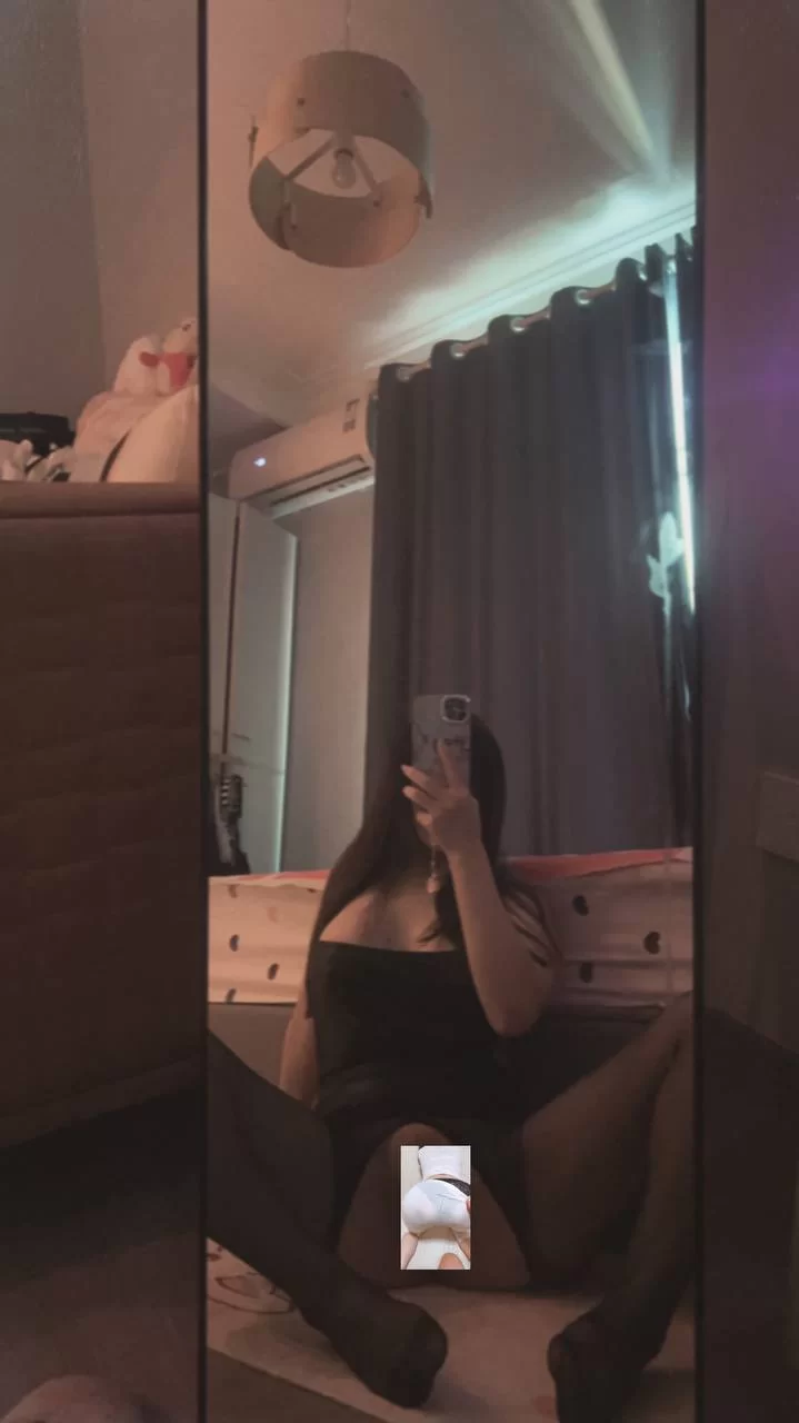 小店大奶翘臀妹