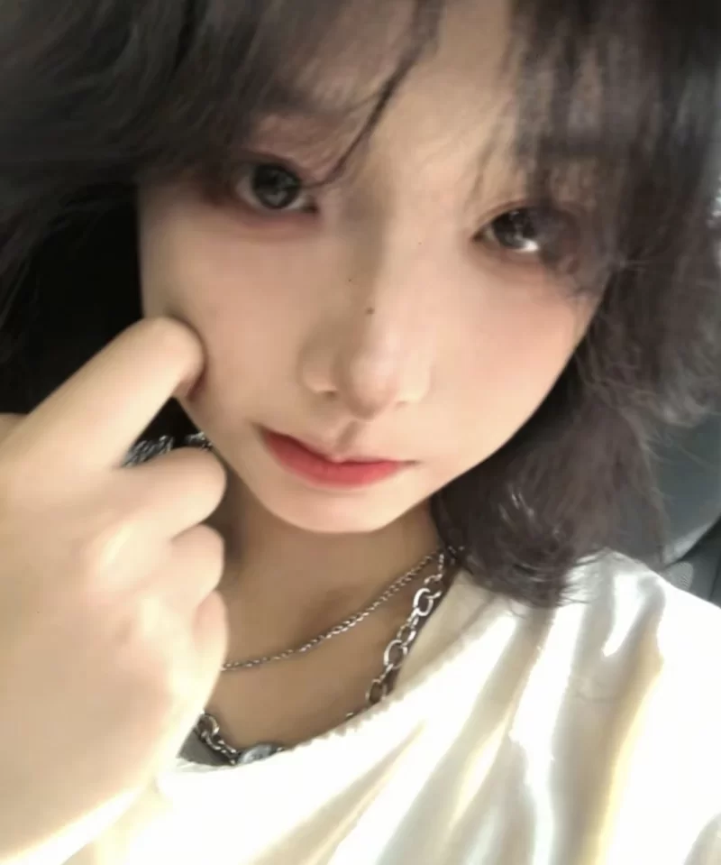 长相清纯的兼职小妹