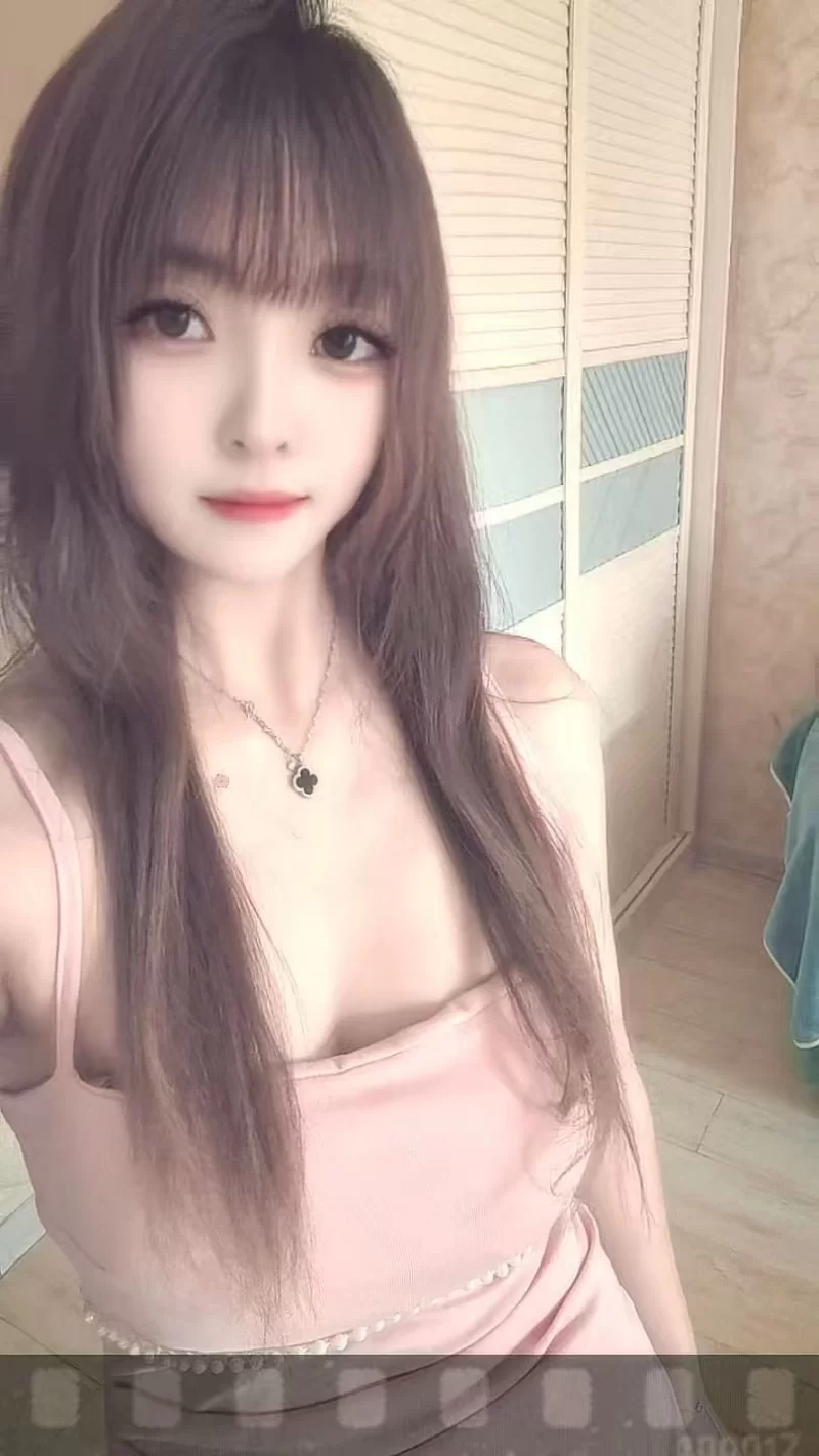 粉嫩性感小姐姐