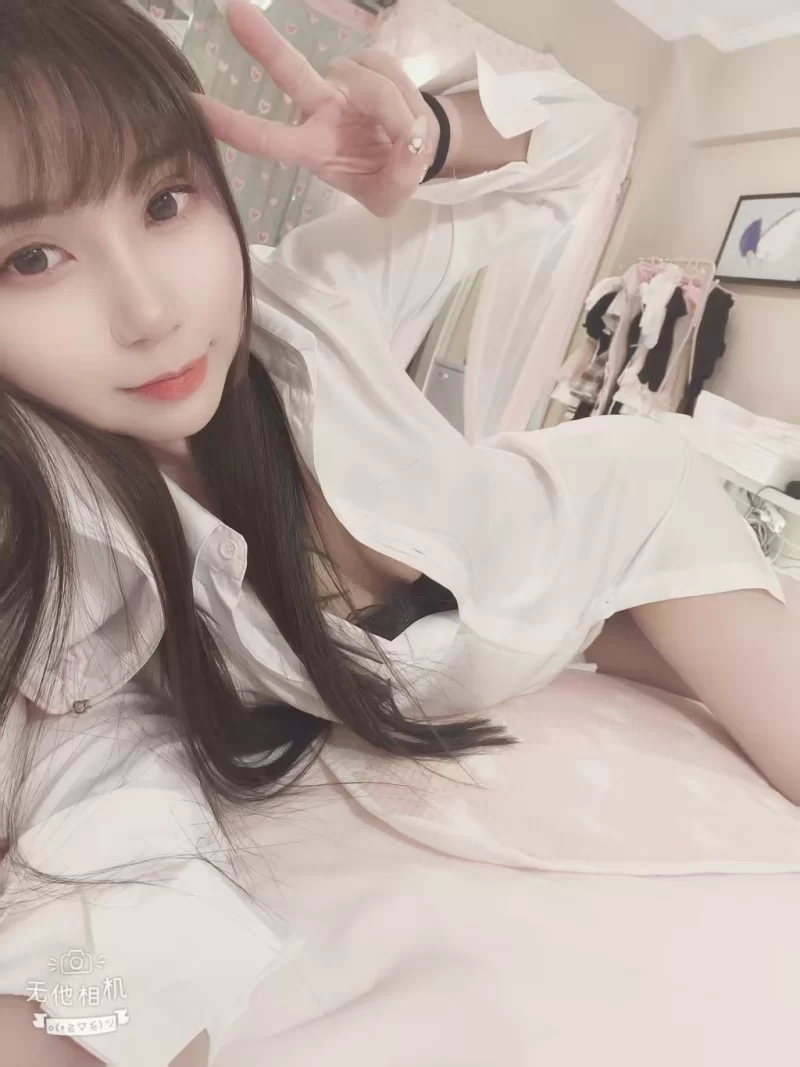 性感美女真人真照小洋洋