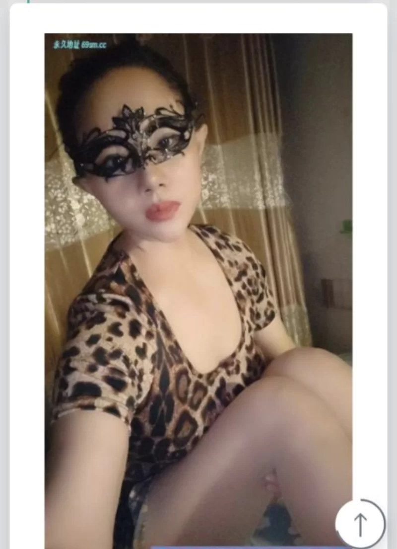 黑丝骚少妇