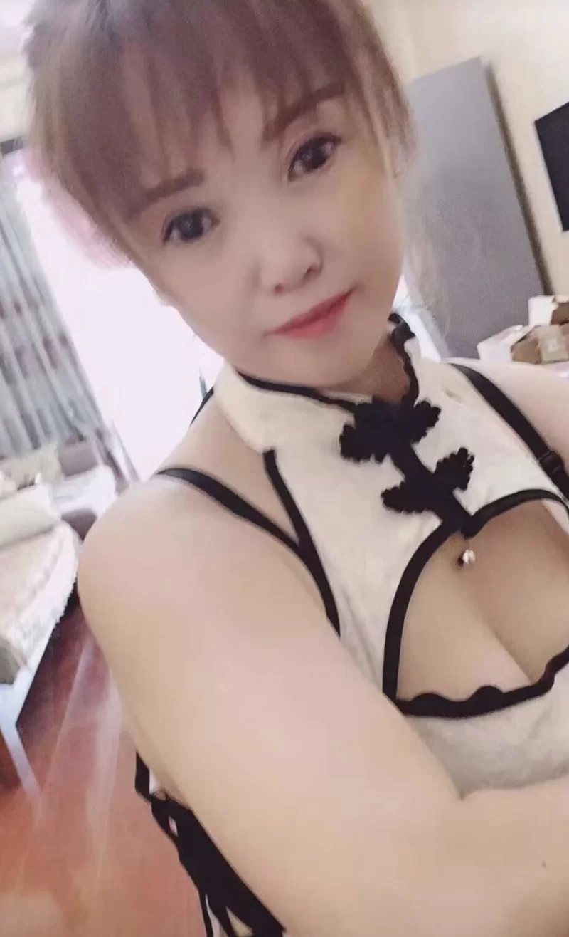 服务非常好的听话少妇