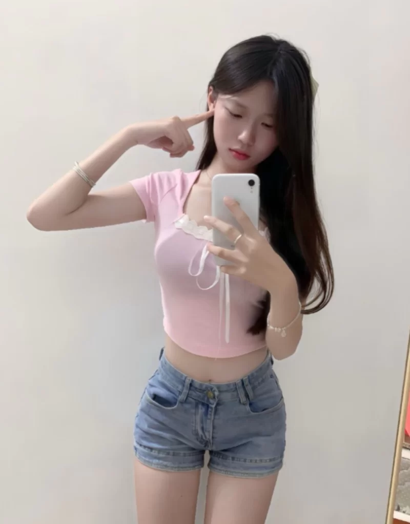 身材不错的嫩妹