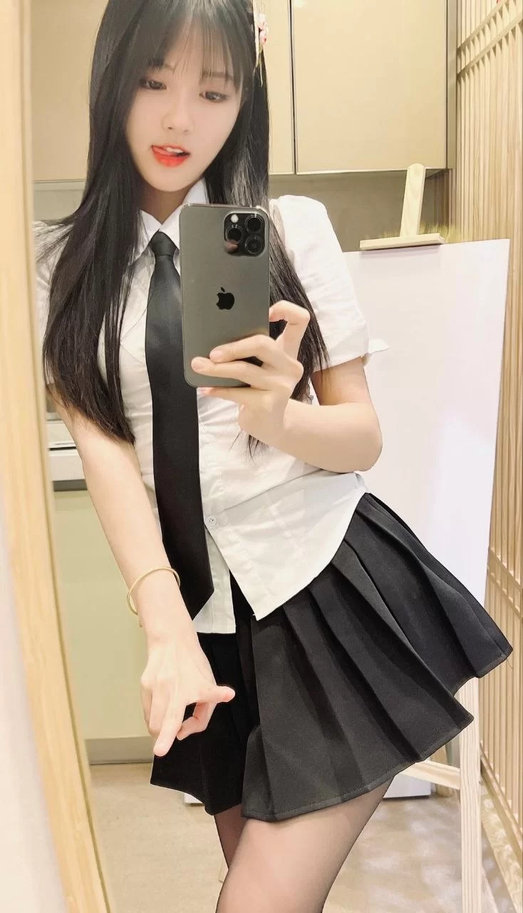 00后白虎学妹自己兼职
