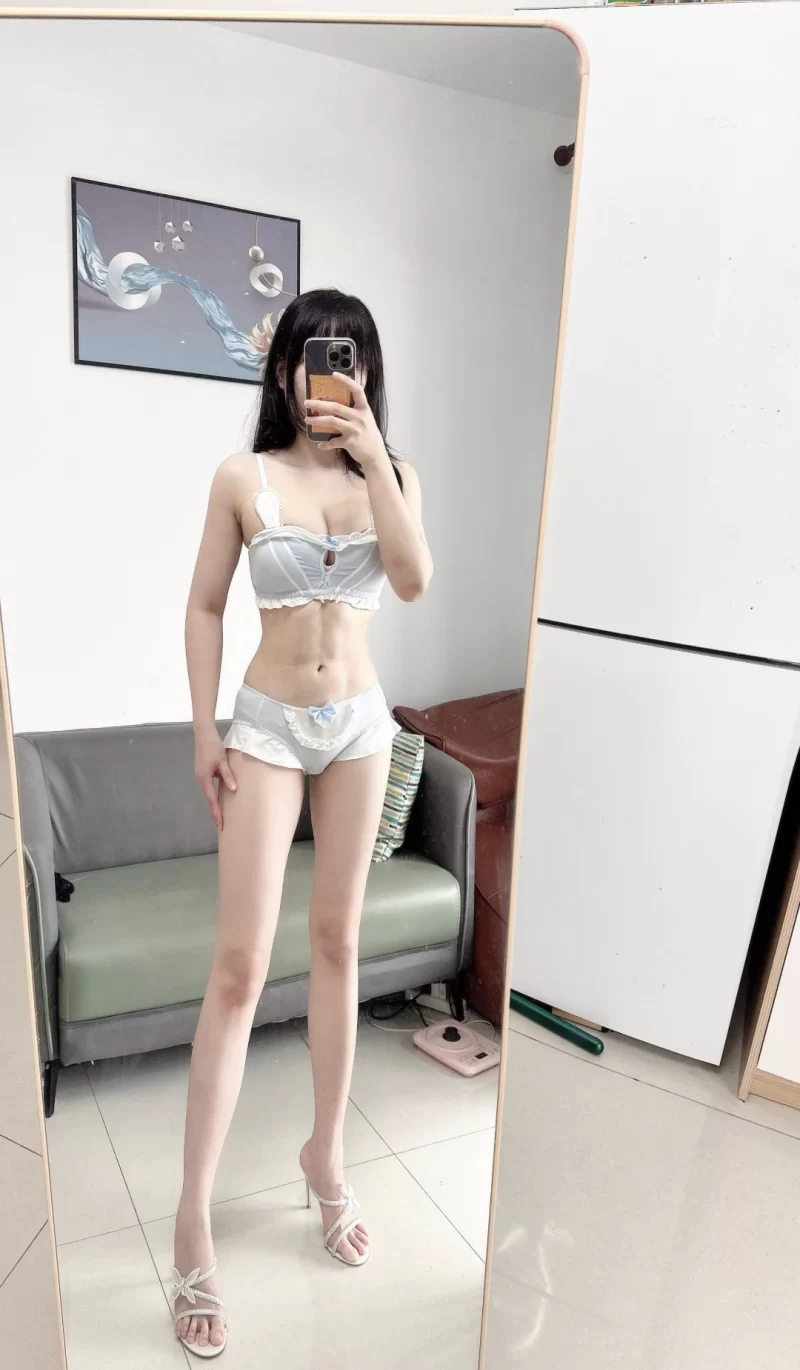 美腿翘臀骚妹妹