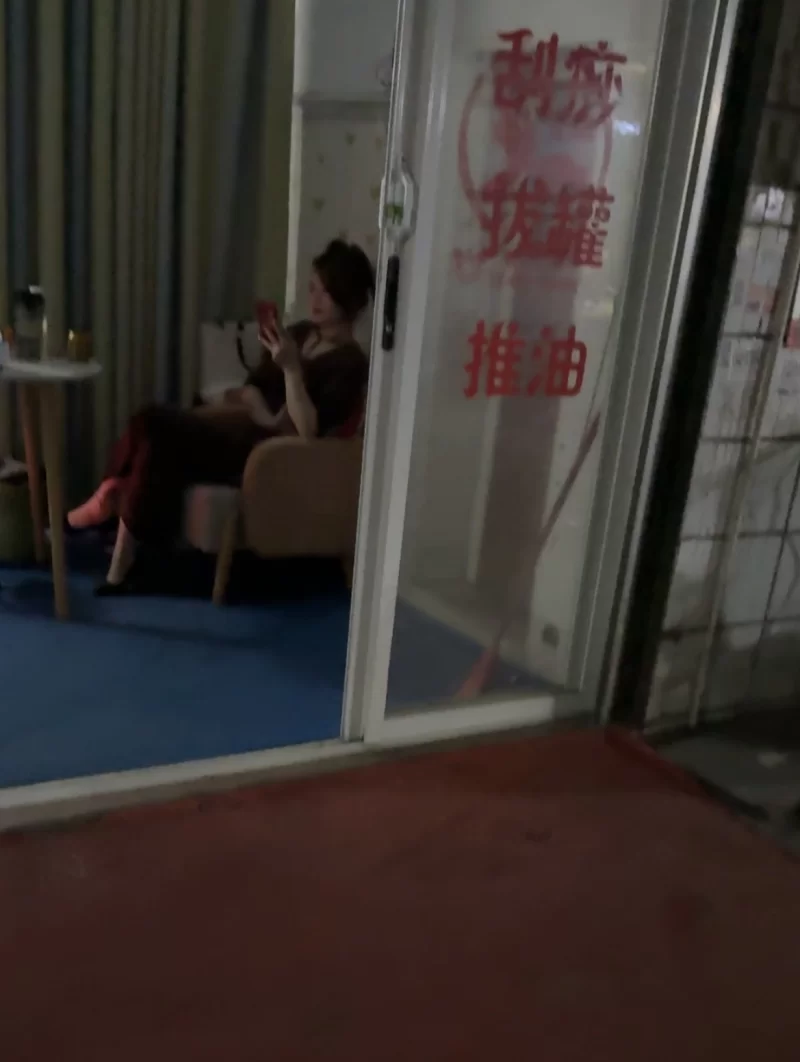 偶然间碰到的艳丽少妇