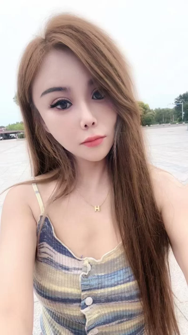 肤白貌美姐姐