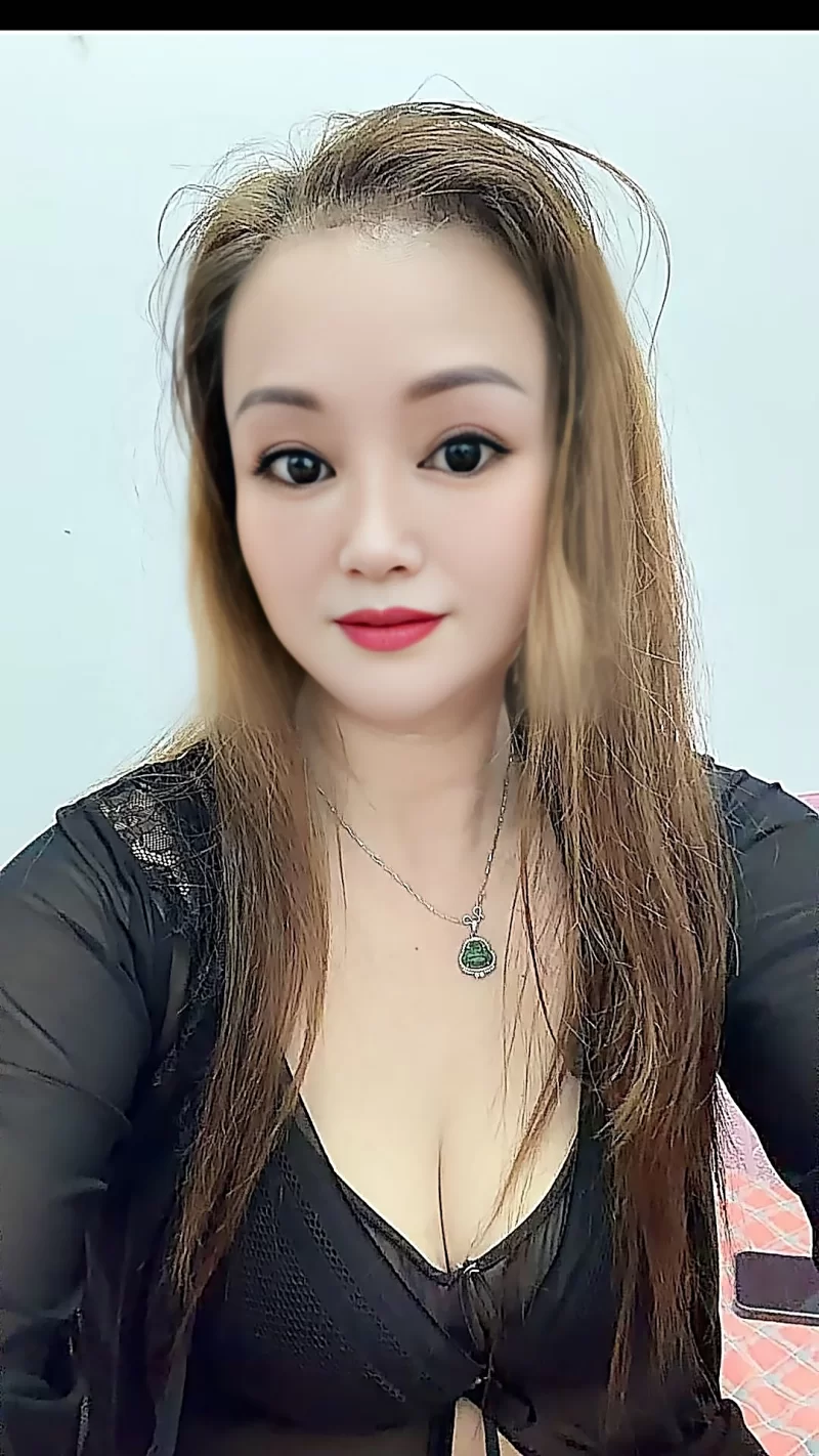越秀大奶性感骚妇