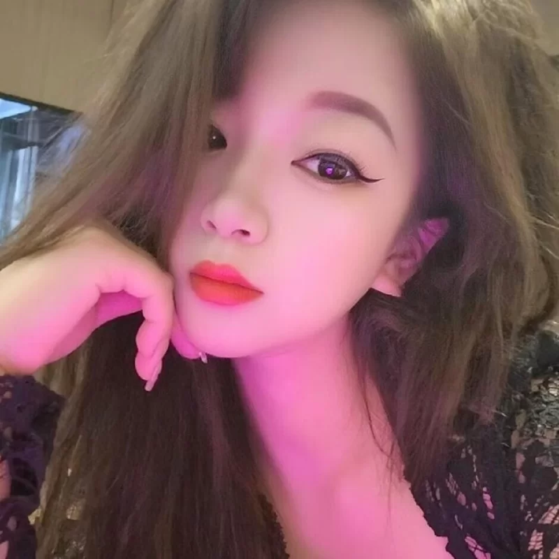 一个小骚女