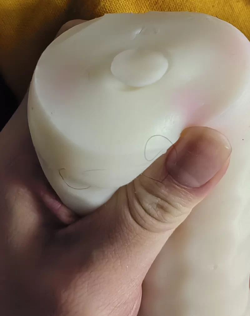 饥渴纯情男大在线找炮友，玩具已坏十分饥渴