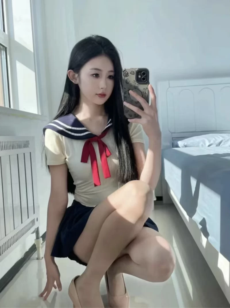制服诱惑清纯小女友