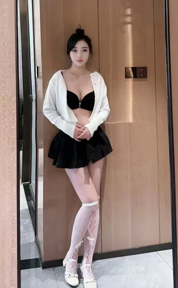 苗条身材小骚女