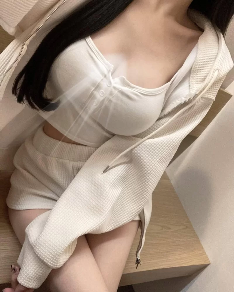 00后大三兼职学妹