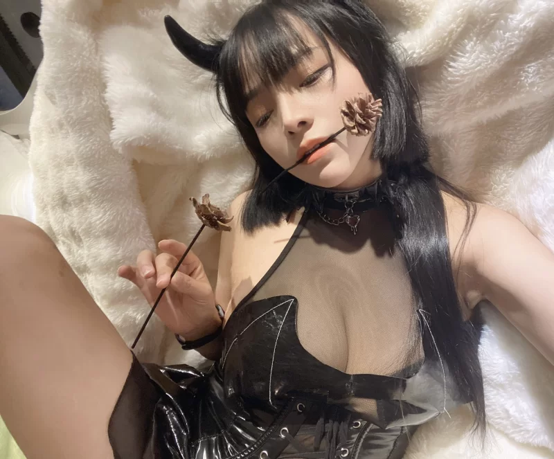 粉鲍多汁大胸萝莉
