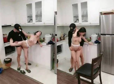 剧情演绎朋友不在家老婆在做饭厨房啪啪