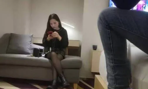 2021-4-26 服务不错少妇，穿上黑丝任意玩弄，撕裆翘起屁股摸逼，深喉口交骑乘后入猛操