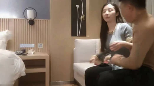 极品平面模特，2800一炮， 蜂腰翘臀，妩媚尤物