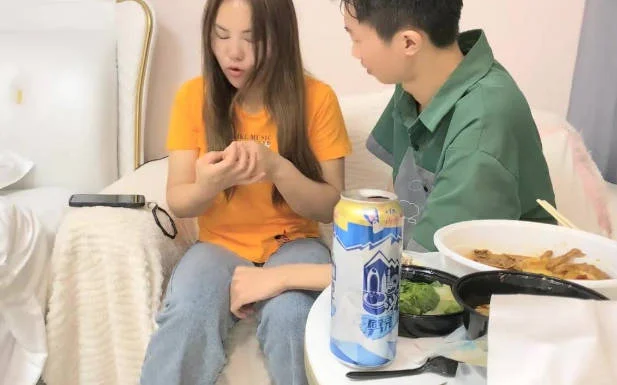 【瘦猴先生探花】约操丰满良家妹子，扭扭捏捏还不愿意，操起了叫的骚，大肥臀撞击抖动