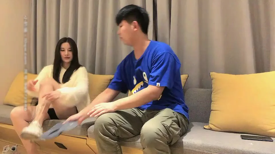 小宝寻花第二场约了个白衣高颜值妹子，床上骑坐摸奶抽插抬腿侧入大力猛操，很是诱惑喜欢不要错过