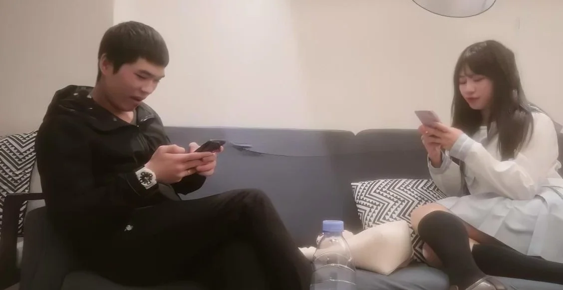 小东头探花回归约了个JK装萌妹子啪啪，特写口交穿上开档黑丝翘屁股猛操