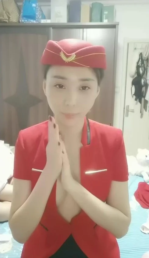 素颜美女在家跟小哥激情性爱，穿上性感的制服诱惑让小哥舔逼各种爆草抽插，浪荡呻吟捆绑束缚抠逼玩弄刺激