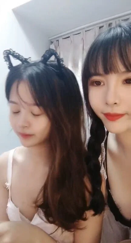 女神颜值姐妹花【无敌兔兔】双女激情，包臀裙红色丝袜 顶级美腿超诱人 道具大屌骑乘插穴