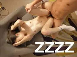 推特红人广州情侣『ZZZZ』露出抖M 极限挑战 凌晨全裸天桥啪啪内射
