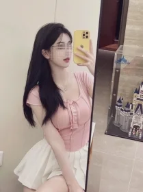 15万粉丝人气小萝莉约粉丝车震，【北北Baby】深夜户外，粉嫩少女胴体直接车内无套插入，紧张刺激
