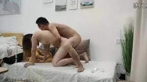 白嫩小姐姐，粉嫩鲍鱼和乳房，角度完美收藏必备